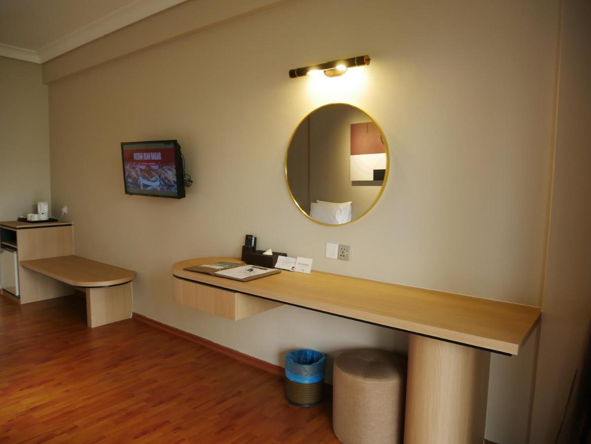 Tunamaya Beach & Spa Resort- Desaru Esterno foto